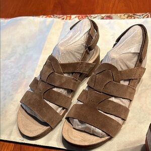 New MUNRO Corine Women's Brown Suede Sandals